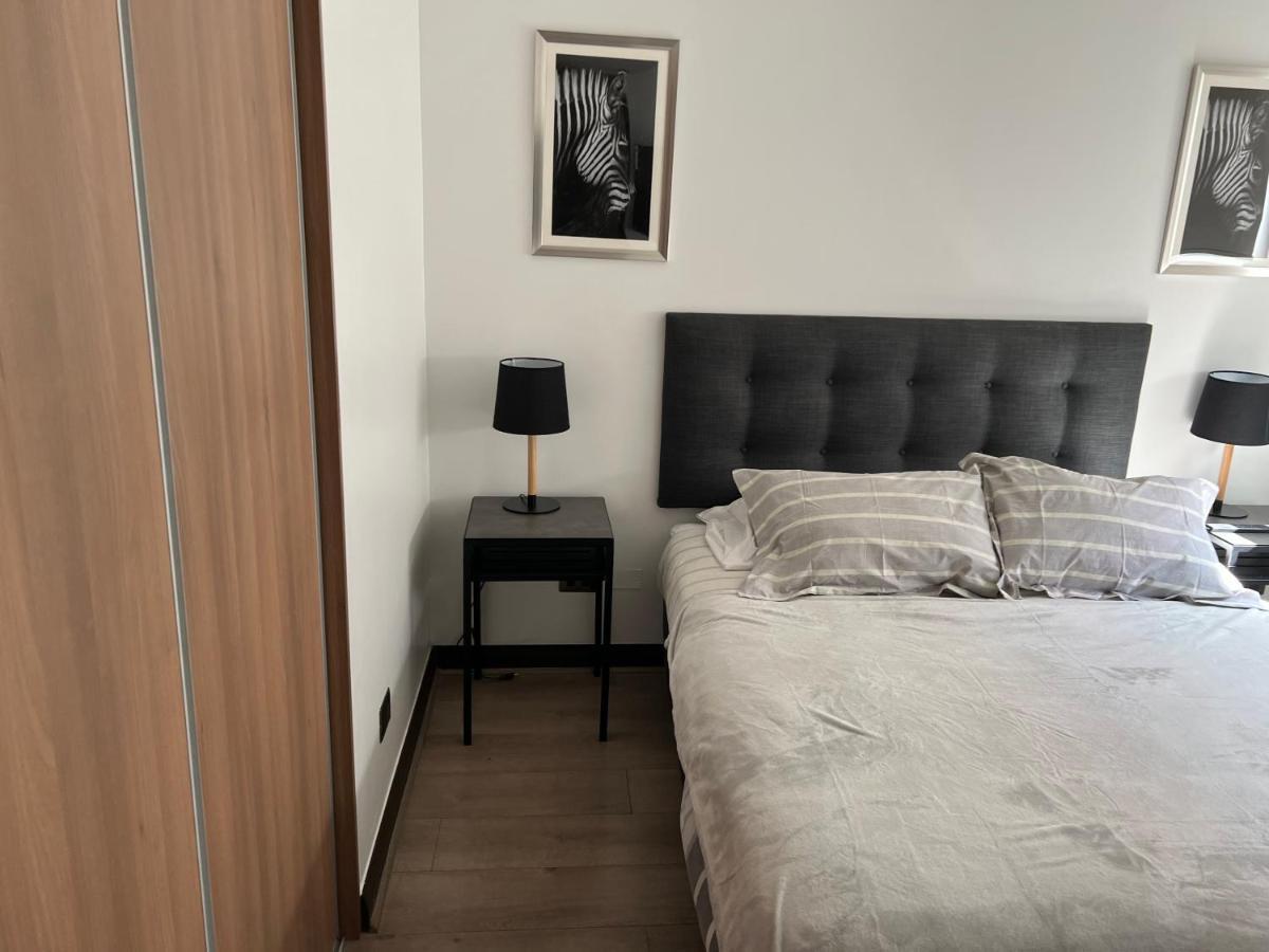 22 Metros , Costado Clinica Las Condes ,Hasta 6 Personas Apartamento