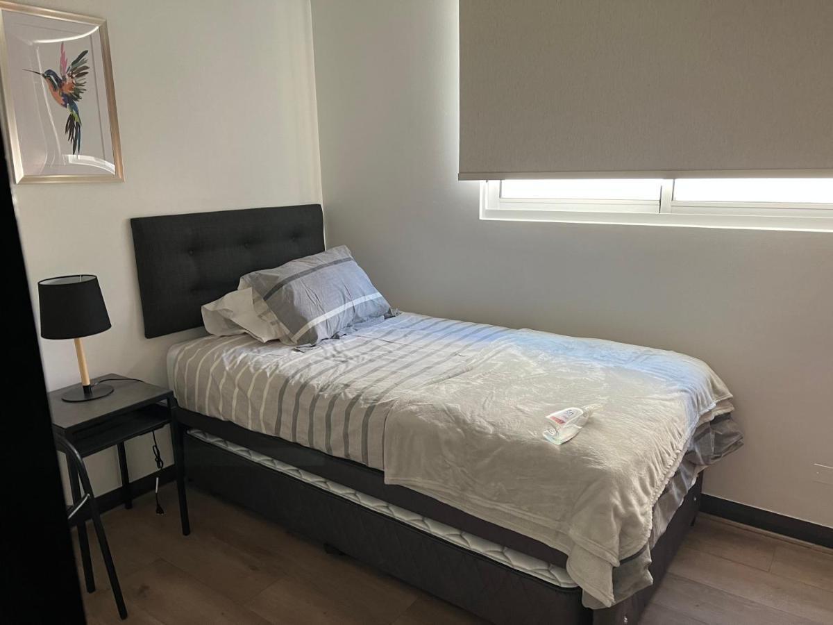 22 Metros , Costado Clinica Las Condes ,Hasta 6 Personas Apartamento