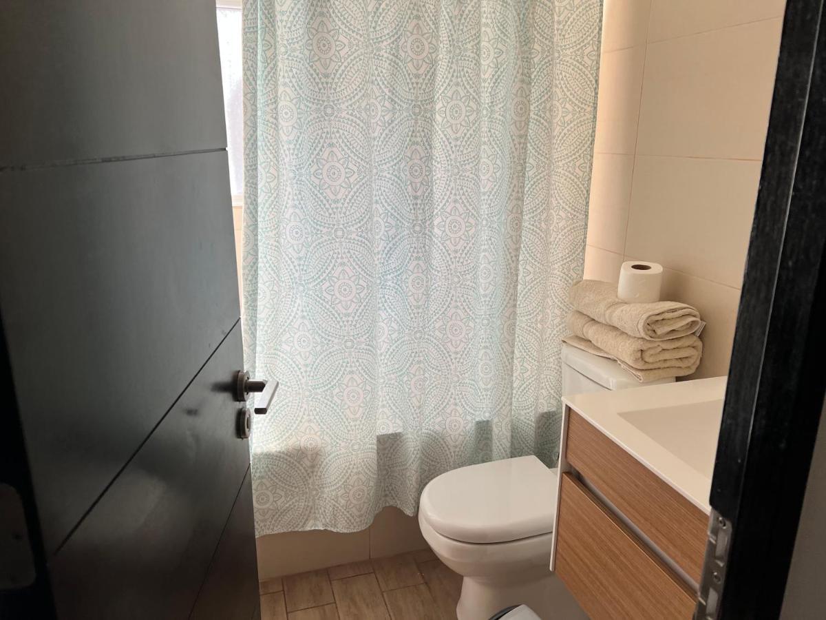 22 Metros , Costado Clinica Las Condes ,Hasta 6 Personas